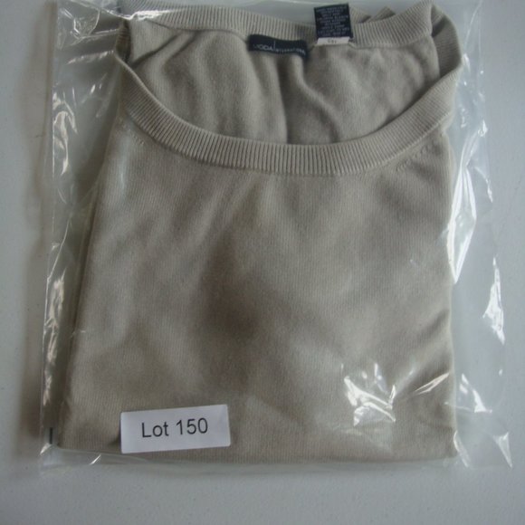 Moda by Victoria's Secret Sweater - Picture 3 of 3